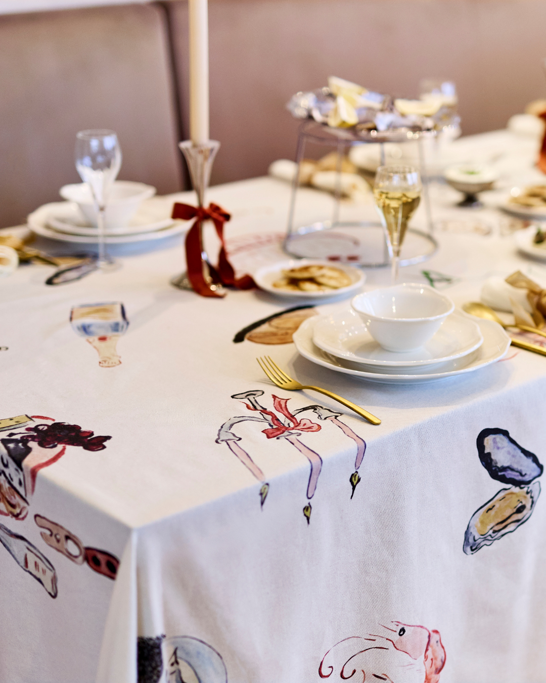 Gedekte tafel met Sligro KirKookt tafelkleed