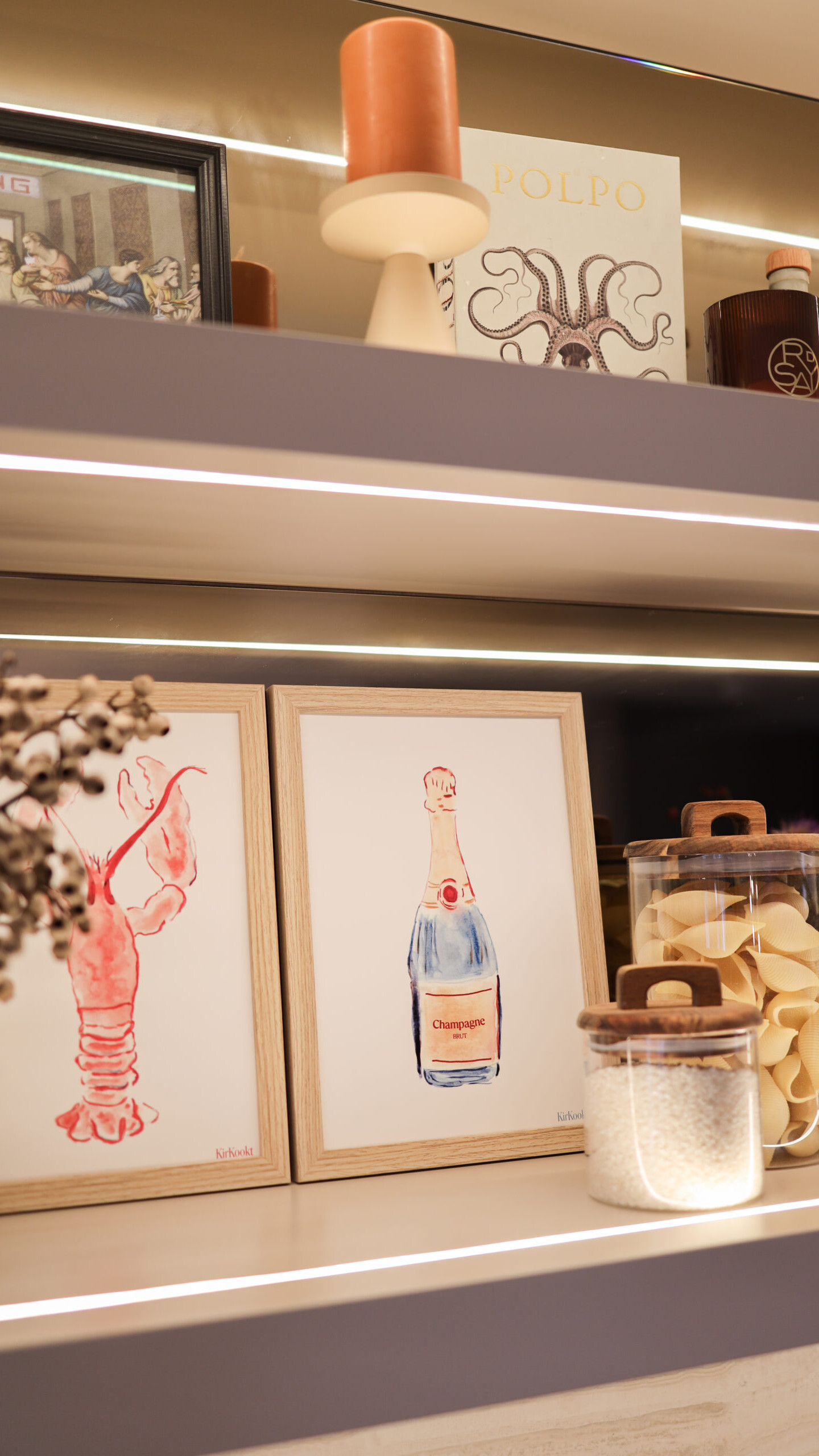 beige houten lijsten